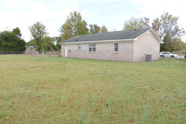 Building Photo - 3010 Thatch Ct
