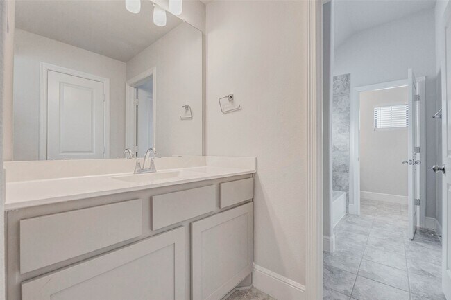 Building Photo - 30627 S Creek Way