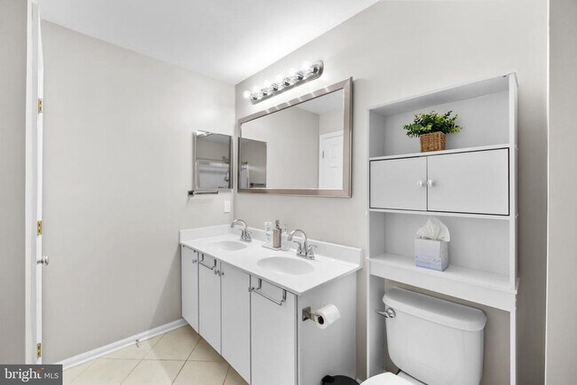 Building Photo - 381 Livermore Ln