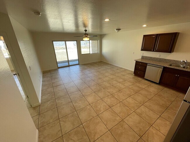 Building Photo - 7500 E Horseshoe Ln