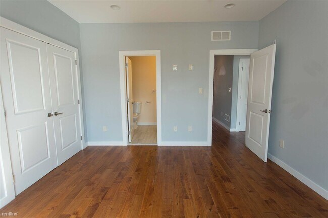 Building Photo - 2 br, 2 bath 4plex - 1926 BROWN ST Unit 3