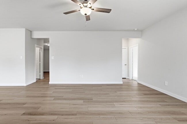 Building Photo - 18037 Martin Pines Dr