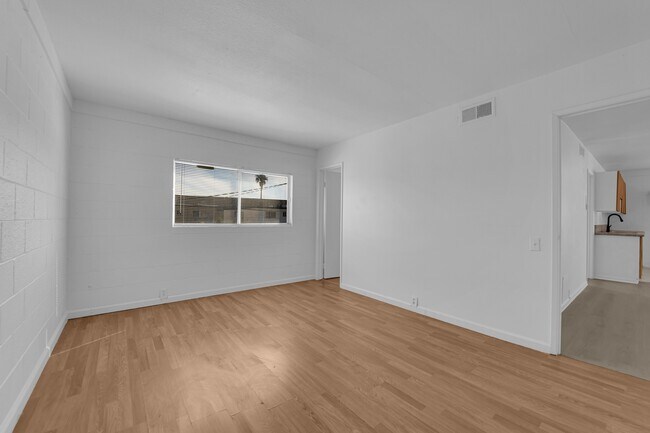 Building Photo - 2908 E Poplar Ave
