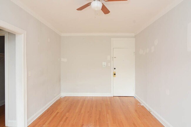 Building Photo - 4617 N Paulina St