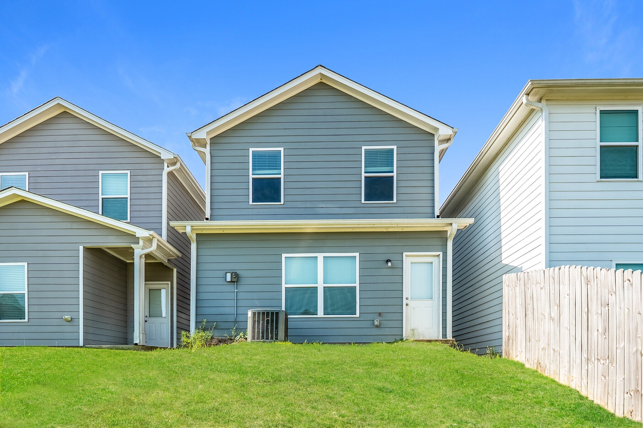 Building Photo - 6365 Rainbow Row