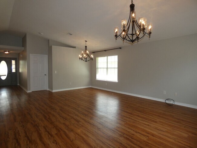 Building Photo - Charming Brick Home - Stonebrook