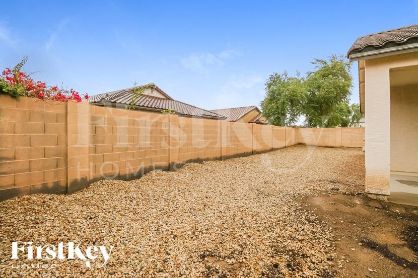 Building Photo - 8811 S 57th Ln