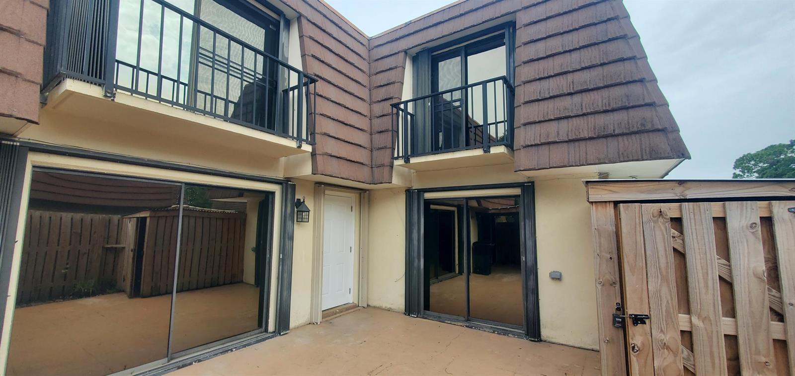 Building Photo - 704 7th Ln
