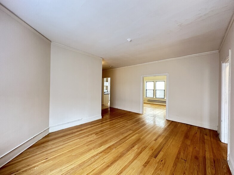 Building Photo - 1317 Oak Ave