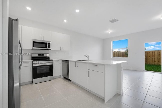 Building Photo - 2619 SE 28th Dr