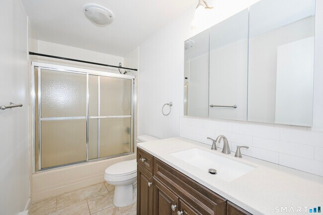 Building Photo - 421 Emmett St