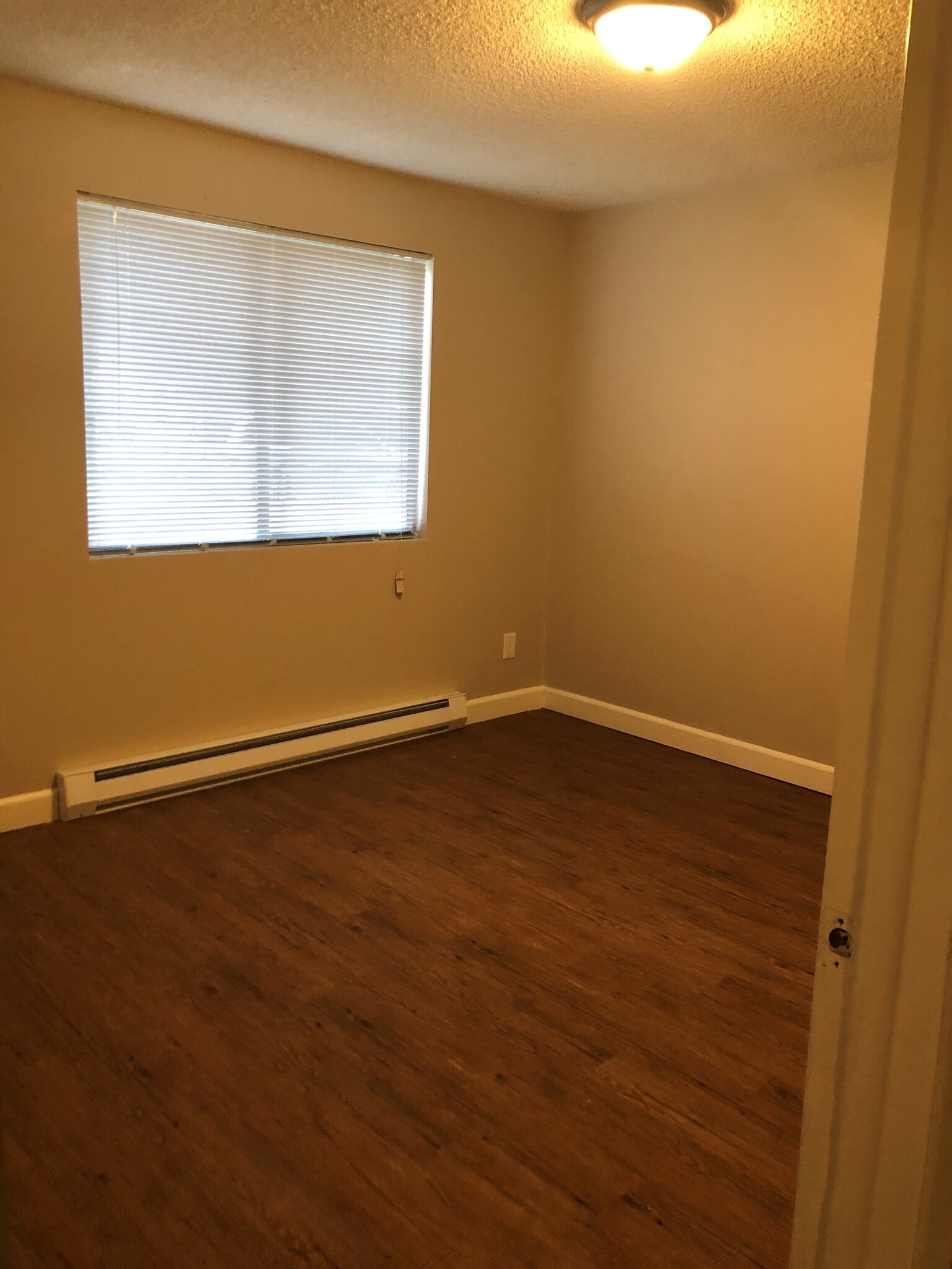 Building Photo - 822 W Mansfield Ave