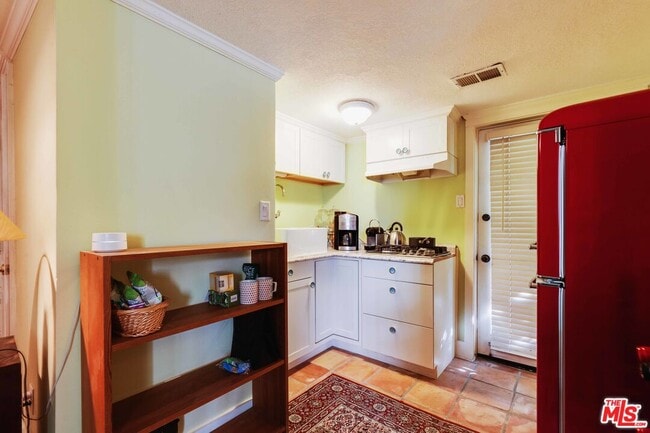 Building Photo - 3024 Angus St