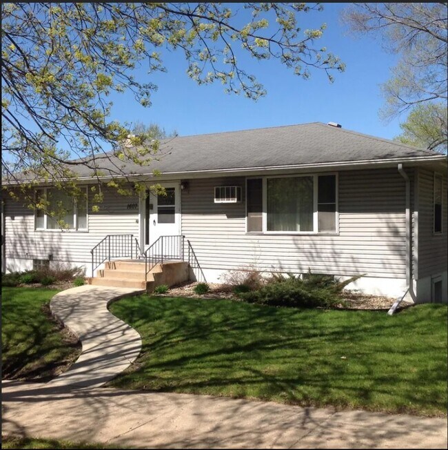 1607 2nd Ave NE 1607 2nd Ave NE Rochester MN 55906 Apartment Finder