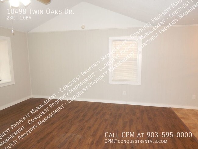 Building Photo - 10498 Twin Oaks Dr