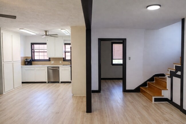 Building Photo - 5315 Bayway Dr