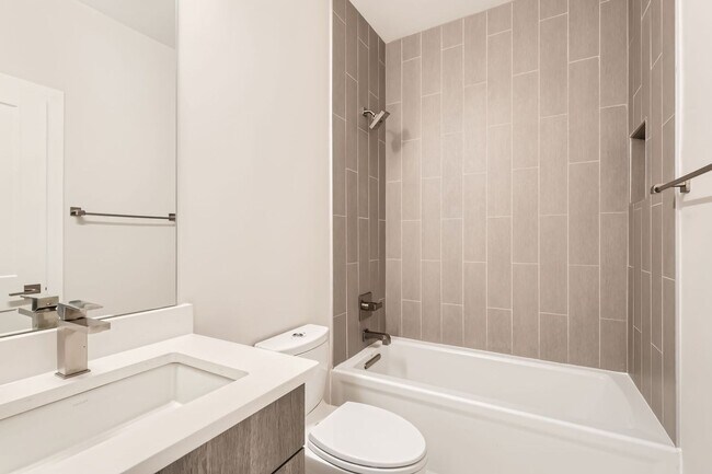 Building Photo - GORGEOUS TOWNHOUSE IN RiNo