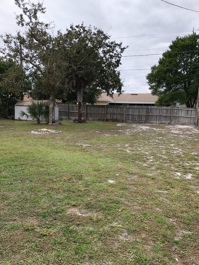 Building Photo - Large Fenced Yard | Central Air | Garage |...