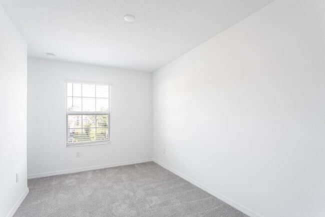 Building Photo - 2 MONTHS FREE!! APPLY NOW! 3BED 2.5BATH