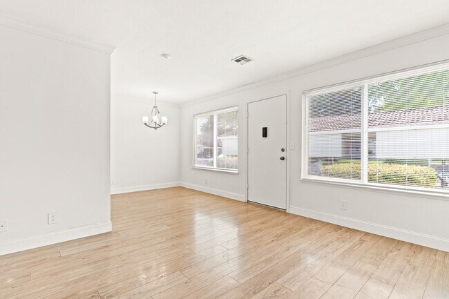 Building Photo - 4905 Bridgepointe Pl
