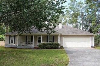 Building Photo - Exquisite 3BR/2BA Home Minutes from Moody AFB with Luxurious Features!