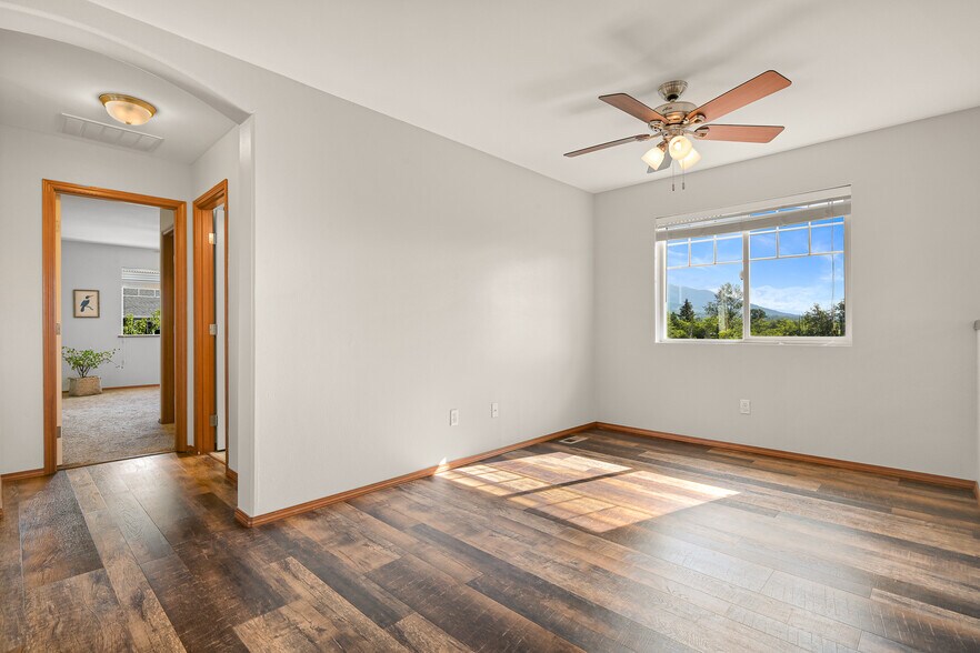 Building Photo - 1502 Portobello Ave