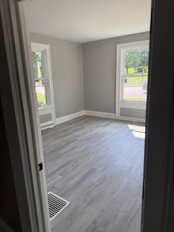 Building Photo - 827 N Oakland St