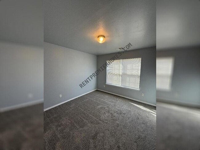 Building Photo - 5004 Hunter Blvd