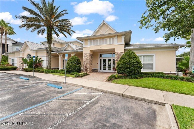 Primary Photo - 8215 Green Parrot Rd