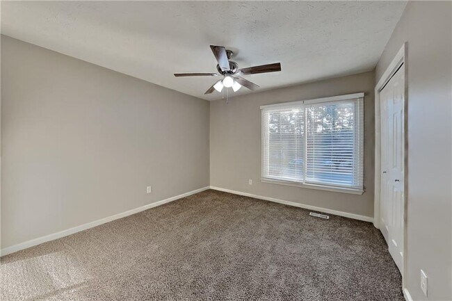 Building Photo - 880 Burning Bush Dr