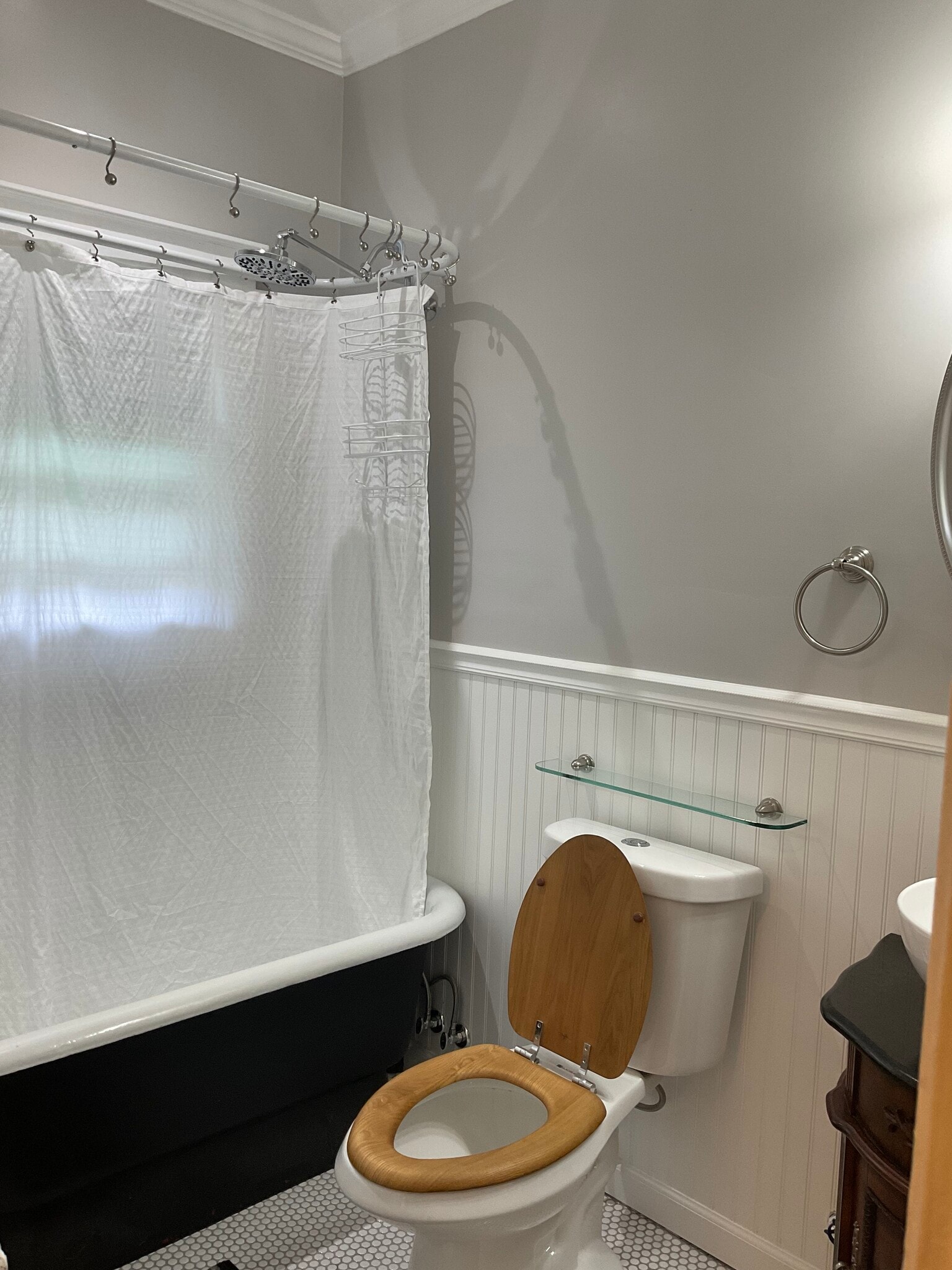 Bathroom with porcelain tub - 514 Tombstone Cyn