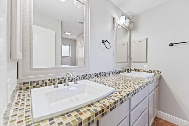 Building Photo - 703 Brookford Dr