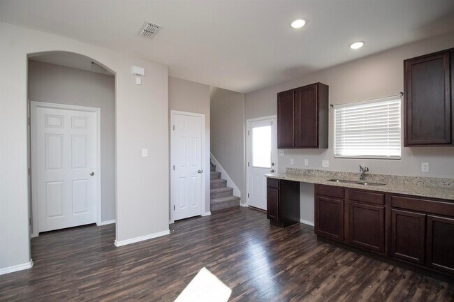 Building Photo - 5802 Moses Lp