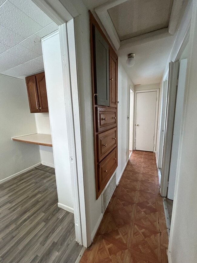 Building Photo - 2-Bedroom, 1-Bathroom Home GOSHEN – $1,095 Month | 842 Sq. Ft.