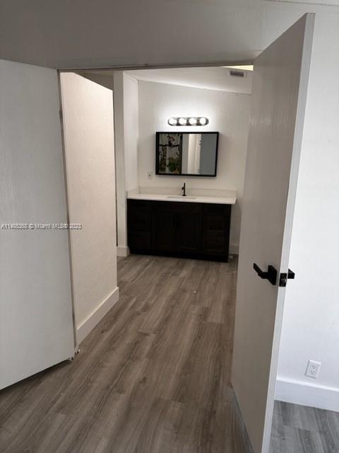 Building Photo - 131 Oak Dr