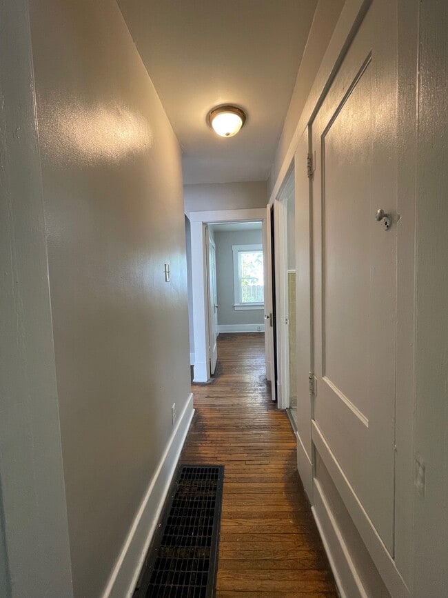 Building Photo - 1238 E Bon Air Ct