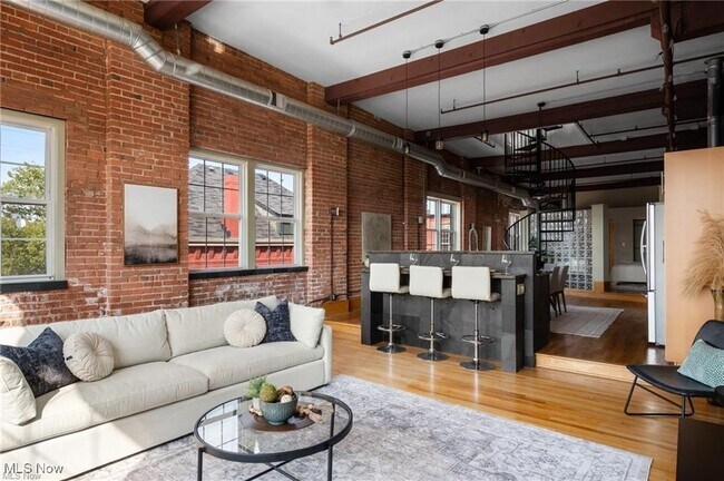 Building Photo - 1667 E 40th St