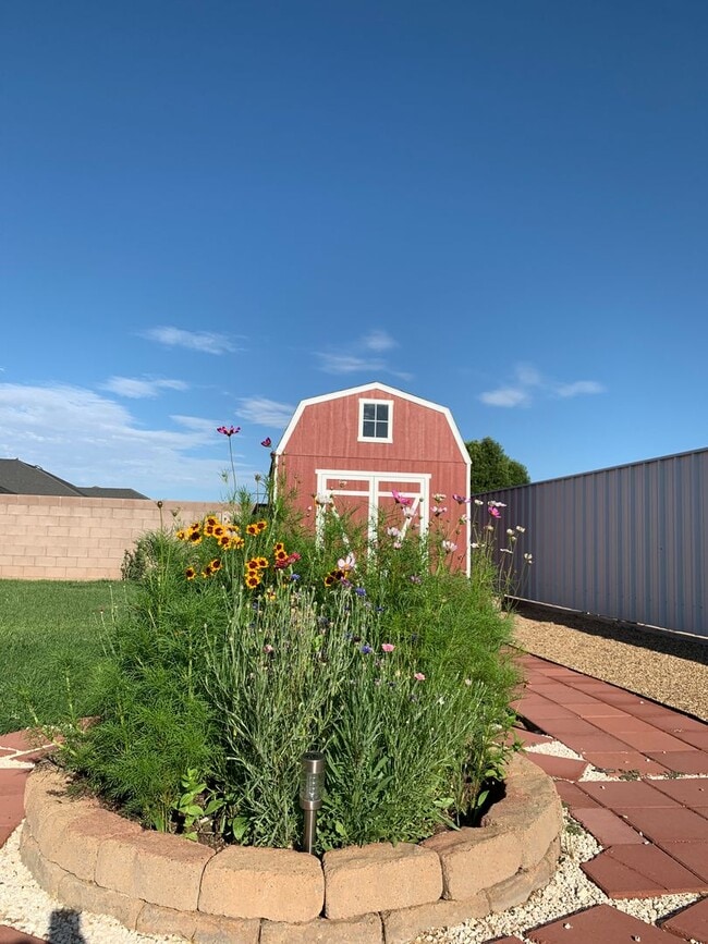 Building Photo - 116 Mariposa Dr