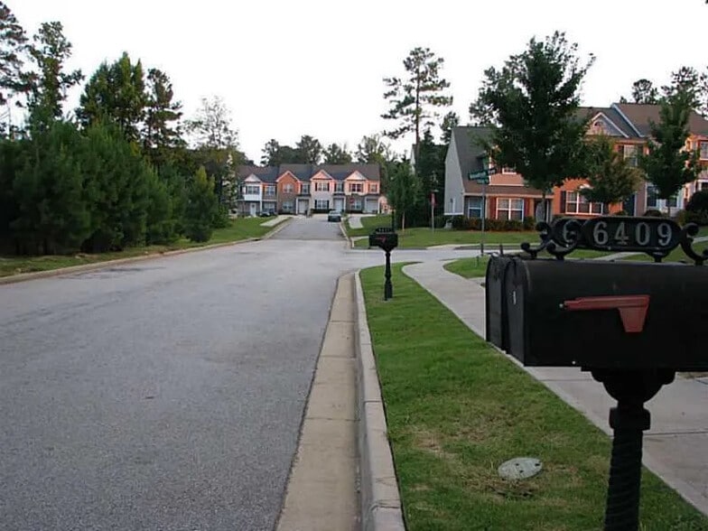 Building Photo - Room in Townhome on Olmadison Pl