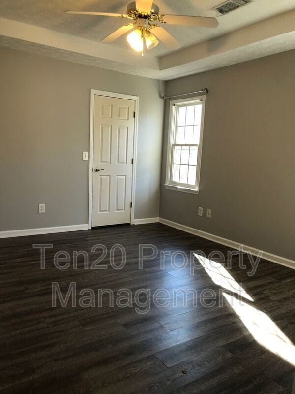 Building Photo - 6028 N Pointe Dr
