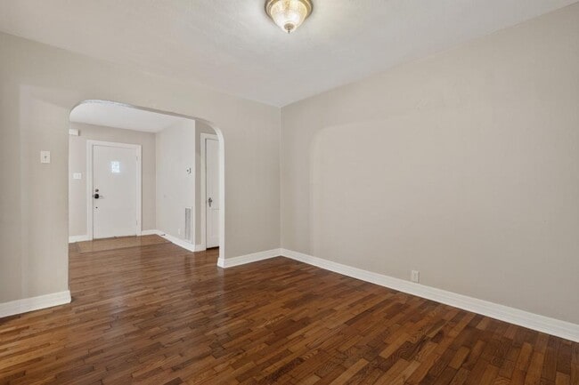 Building Photo - 102 Chitwood St