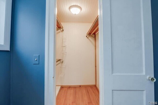 Building Photo - 637 Coffeen St