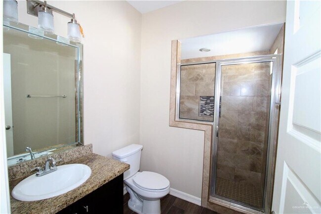 Building Photo - 2004 Taft St