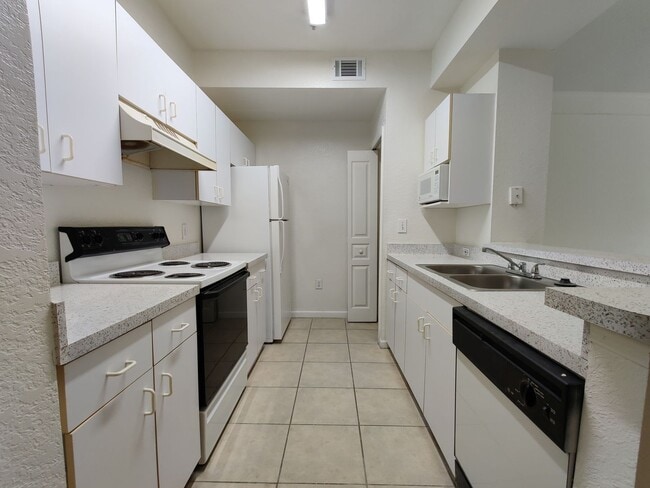 Building Photo - 17104 Carrington Park Dr