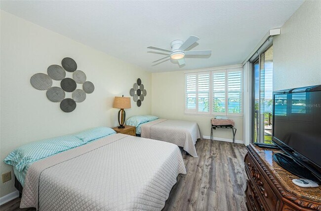 Building Photo - 6081 Bahia Del Mar Cir N