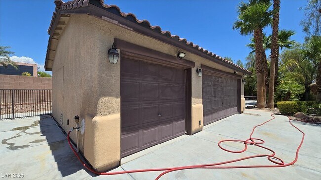 Building Photo - 5536 Breecher Ave