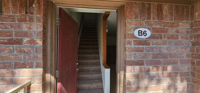 Building Photo - 2211 Place Rebecca Ln