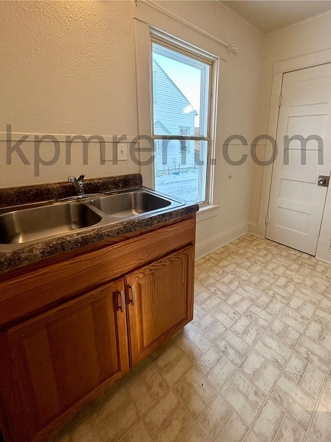 Building Photo - 606 5th Pl SE