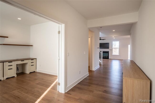 Building Photo - 5556 Hobart Ct