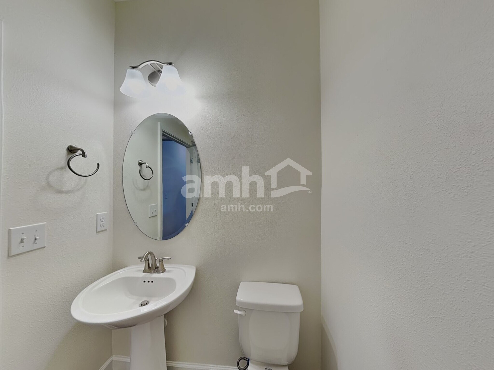 Building Photo - 322 Pine Terrace Dr